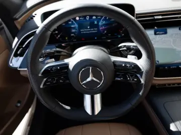 MERCEDES-BENZ E 200 4M AMG-Sport Super Pano Burm Nig…