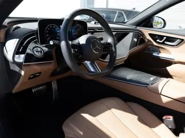 MERCEDES-BENZ E 200 4M AMG-Sport Super Pano Burm Nig…