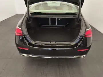 MERCEDES-BENZ E 220 d AVANTGARDE Advanced Distro 360…