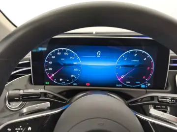 MERCEDES-BENZ E 220 d AVANTGARDE Advanced Distro 360…