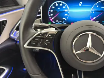 MERCEDES-BENZ E 220 d AVANTGARDE Advanced Distro 360…