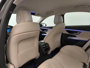 MERCEDES-BENZ E 220 d AVANTGARDE Advanced Distro 360…