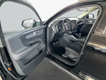 VOLVO XC40 T2 Momentum-Core Navi LED Kamera PDCv h App