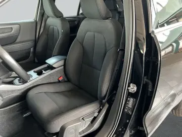 VOLVO XC40 T2 Momentum-Core Navi LED Kamera PDCv h App