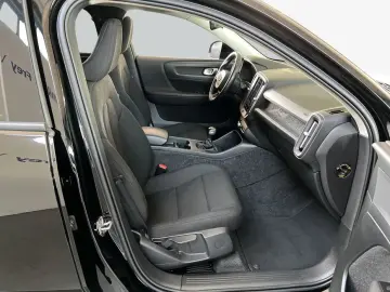 VOLVO XC40 T2 Momentum-Core Navi LED Kamera PDCv h App