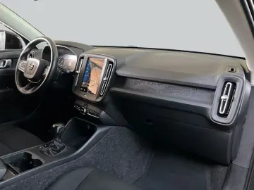 VOLVO XC40 T2 Momentum-Core Navi LED Kamera PDCv h App