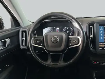 VOLVO XC40 T2 Momentum-Core Navi LED Kamera PDCv h App