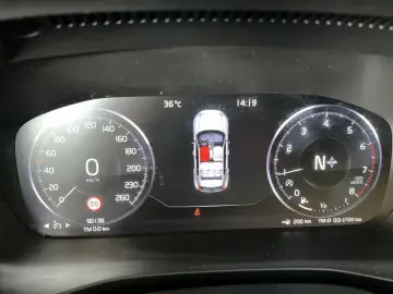 VOLVO XC40 T2 Momentum-Core Navi LED Kamera PDCv h App