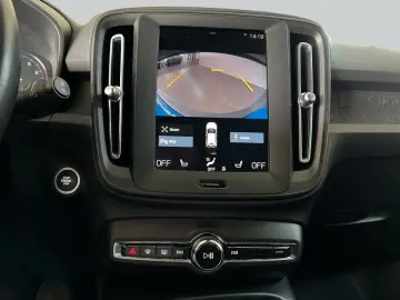 VOLVO XC40 T2 Momentum-Core Navi LED Kamera PDCv h App