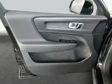VOLVO XC40 T2 Momentum-Core Navi LED Kamera PDCv h App
