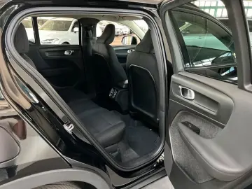 VOLVO XC40 T2 Momentum-Core Navi LED Kamera PDCv h App