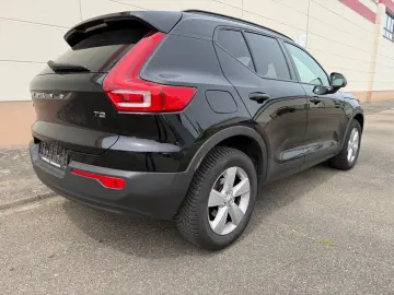 VOLVO XC40 Momentum Core 2WD - LED   SHZ   CAM