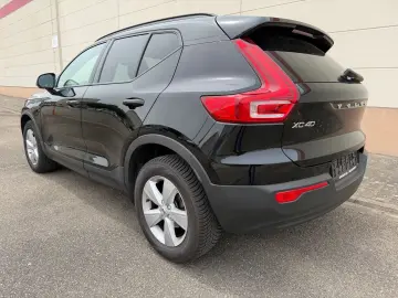 VOLVO XC40 Momentum Core 2WD - LED   SHZ   CAM