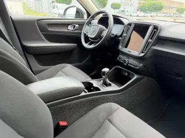VOLVO XC40 Momentum Core 2WD - LED   SHZ   CAM