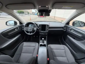 VOLVO XC40 Momentum Core 2WD - LED   SHZ   CAM