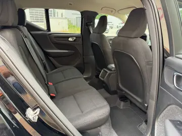 VOLVO XC40 Momentum Core 2WD - LED   SHZ   CAM