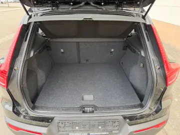 VOLVO XC40 Momentum Core 2WD - LED   SHZ   CAM