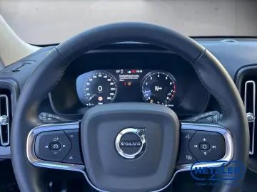 VOLVO XC40 Momentum Core 2WD Navi Digitales Cockpit So