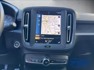 VOLVO XC40 Momentum Core 2WD Navi Digitales Cockpit So