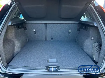 VOLVO XC40 Momentum Core 2WD Navi Digitales Cockpit So