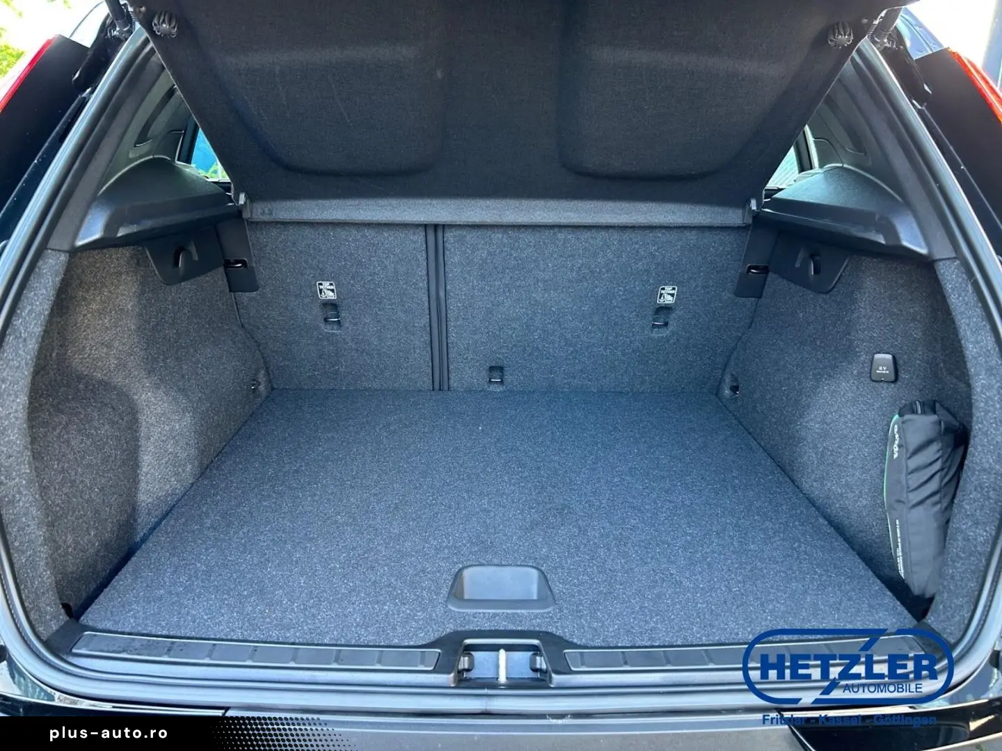 VOLVO XC40 2022 — imagine 12