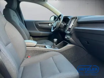 VOLVO XC40 Momentum Core 2WD Navi Digitales Cockpit So