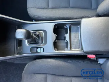 VOLVO XC40 Momentum Core 2WD Navi Digitales Cockpit So