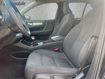 VOLVO XC40 Momentum Pro 2WD LED PDC