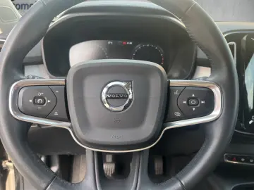 VOLVO XC40 Momentum Pro 2WD LED PDC