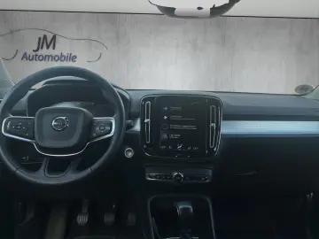 VOLVO XC40 Momentum Pro 2WD LED PDC