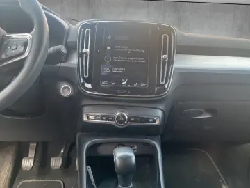 VOLVO XC40 Momentum Pro 2WD LED PDC