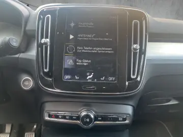 VOLVO XC40 Momentum Pro 2WD LED PDC