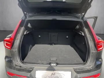VOLVO XC40 Momentum Pro 2WD LED PDC