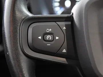 VOLVO XC40 T2 Momentum  1.Hand Navi Park ass.