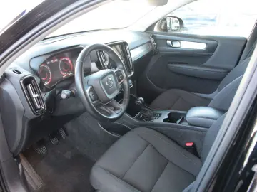 VOLVO XC 40 T2 Momentum Pro 2WD