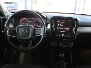VOLVO XC 40 T2 Momentum Pro 2WD