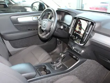 VOLVO XC 40 T2 Momentum Pro 2WD
