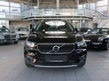 VOLVO XC 40 T2 Momentum Pro 2WD