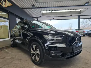 VOLVO XC40 R-Design Expression Recharge Plug-In Hybrid