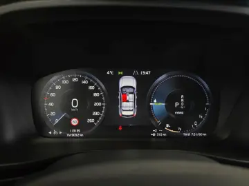 VOLVO XC40 R-Design Expression Recharge Plug-In Hybrid