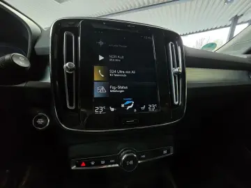 VOLVO XC40 R-Design Expression Recharge Plug-In Hybrid