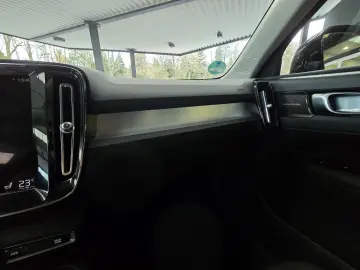 VOLVO XC40 R-Design Expression Recharge Plug-In Hybrid