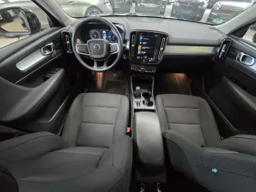 VOLVO XC40 R-Design Expression Recharge Plug-In Hybrid