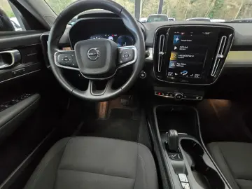VOLVO XC40 R-Design Expression Recharge Plug-In Hybrid