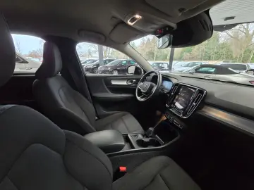 VOLVO XC40 R-Design Expression Recharge Plug-In Hybrid