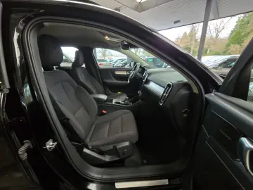 VOLVO XC40 R-Design Expression Recharge Plug-In Hybrid