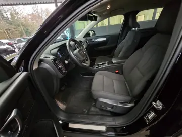 VOLVO XC40 R-Design Expression Recharge Plug-In Hybrid