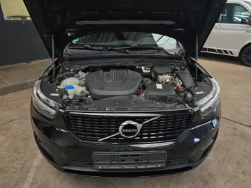 VOLVO XC40 R-Design Expression Recharge Plug-In Hybrid