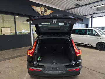 VOLVO XC40 R-Design Expression Recharge Plug-In Hybrid
