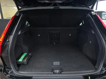 VOLVO XC40 R-Design Expression Recharge Plug-In Hybrid